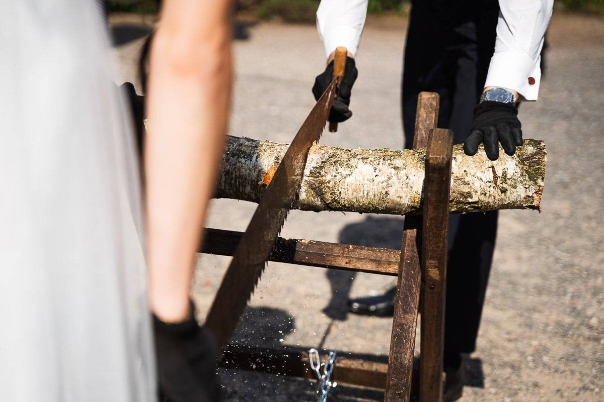 Rituale Baumstamm Sägen Späne Hochzeit