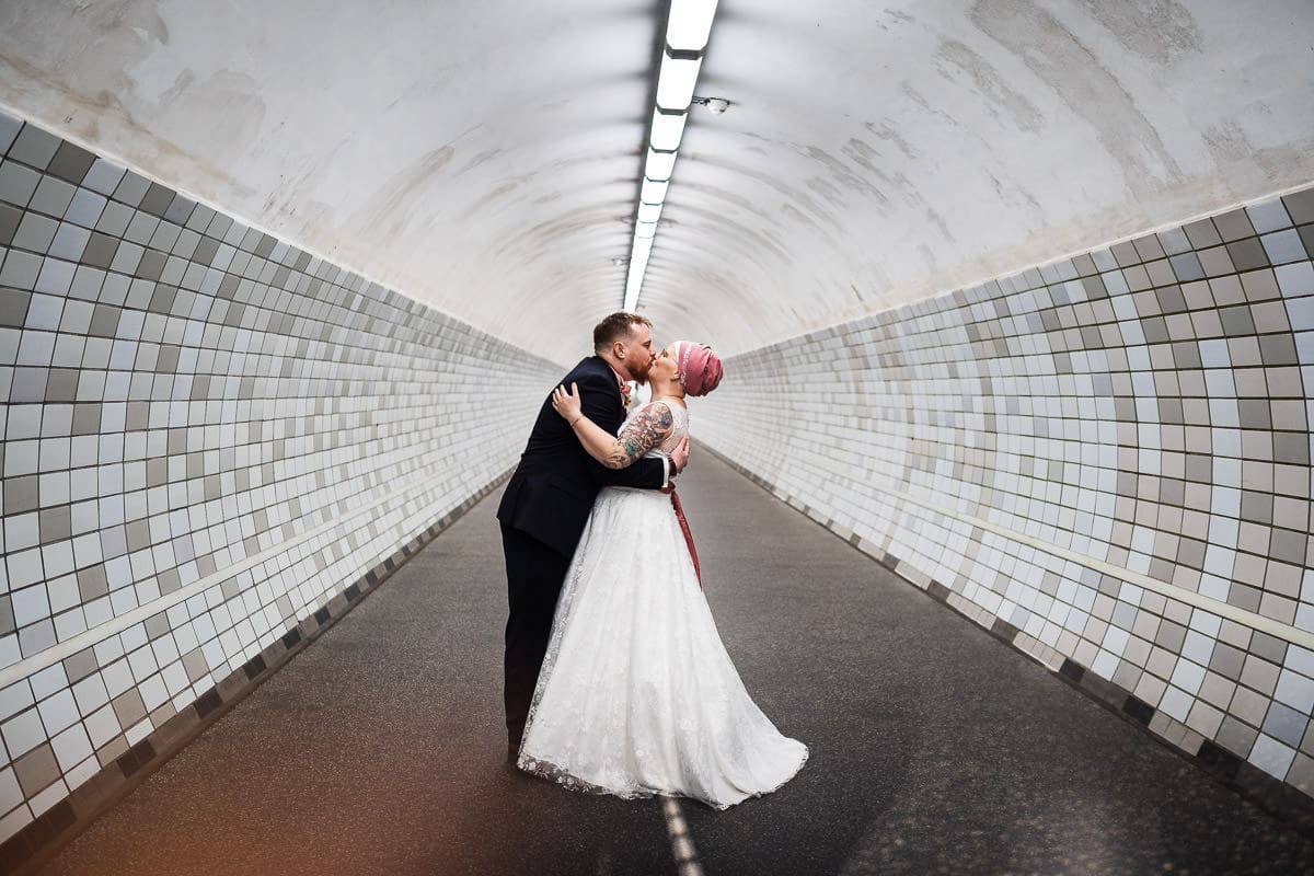 Hochzeitsfotograf Tunnel Brautpaar